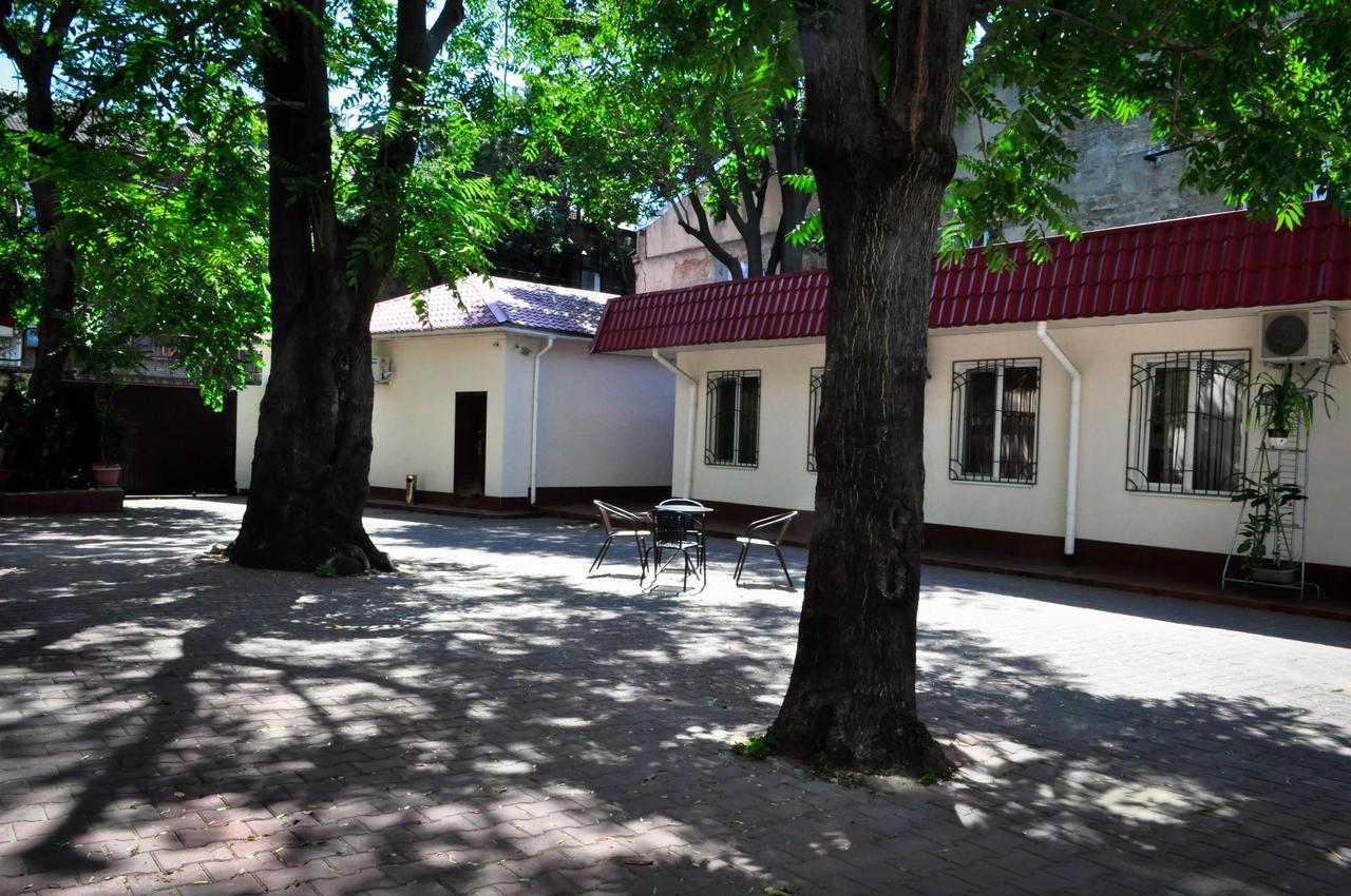 Old Courtyard Hostel Odessa Exterior foto