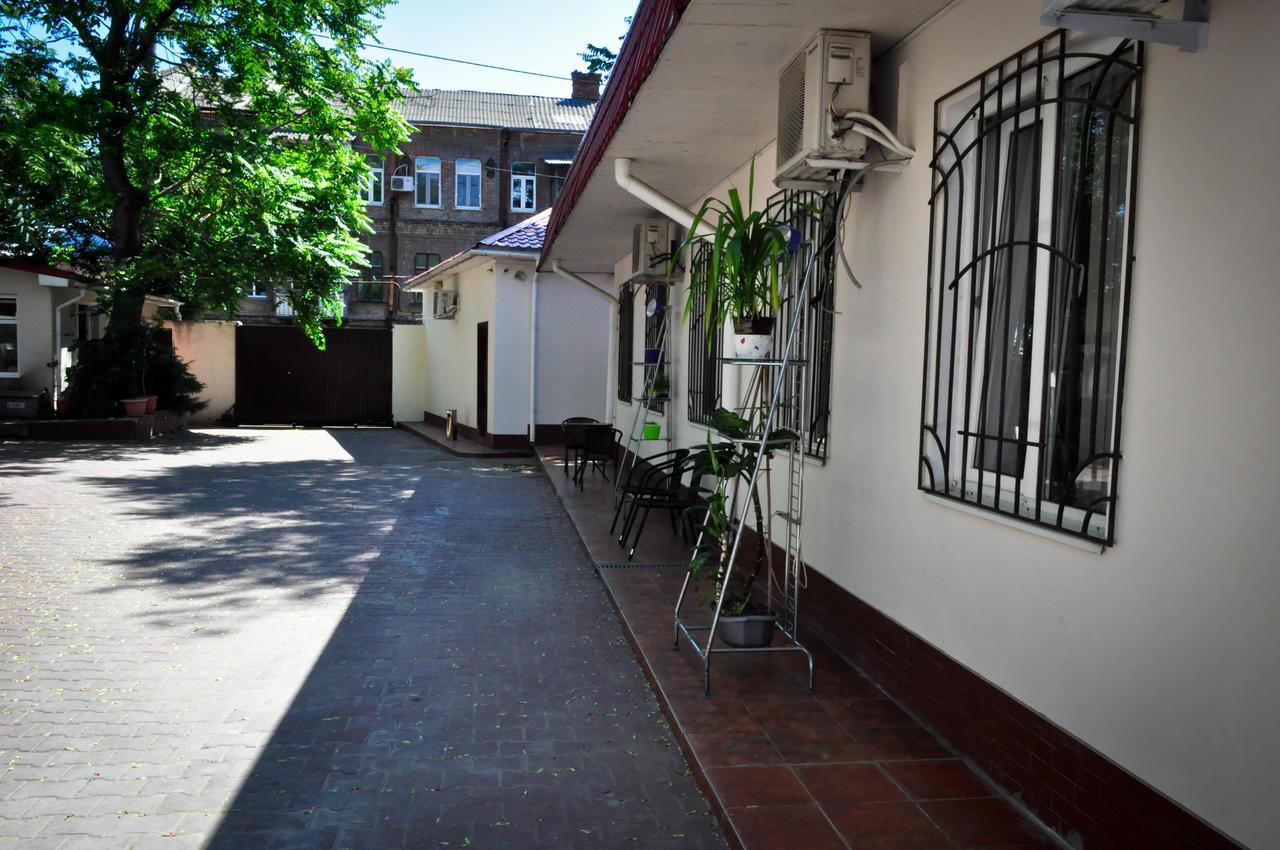 Old Courtyard Hostel Odessa Exterior foto