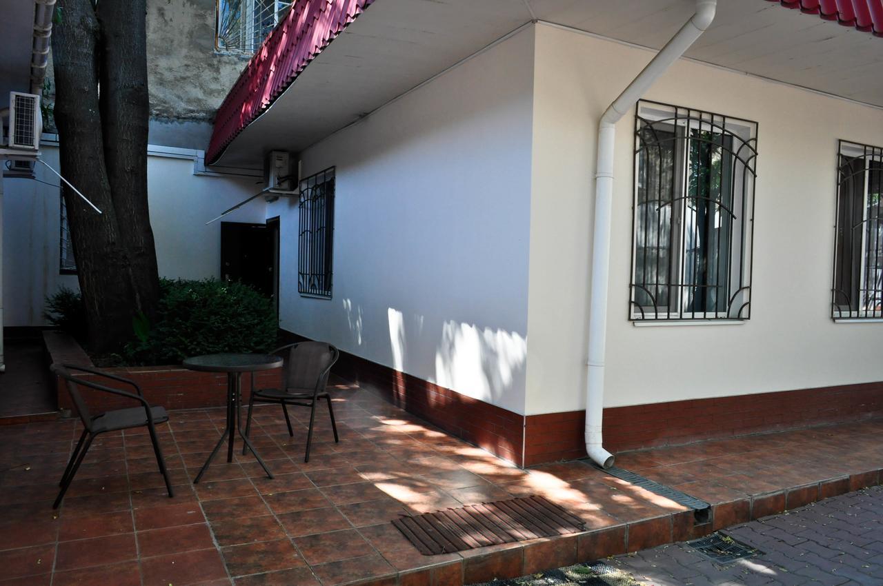 Old Courtyard Hostel Odessa Exterior foto