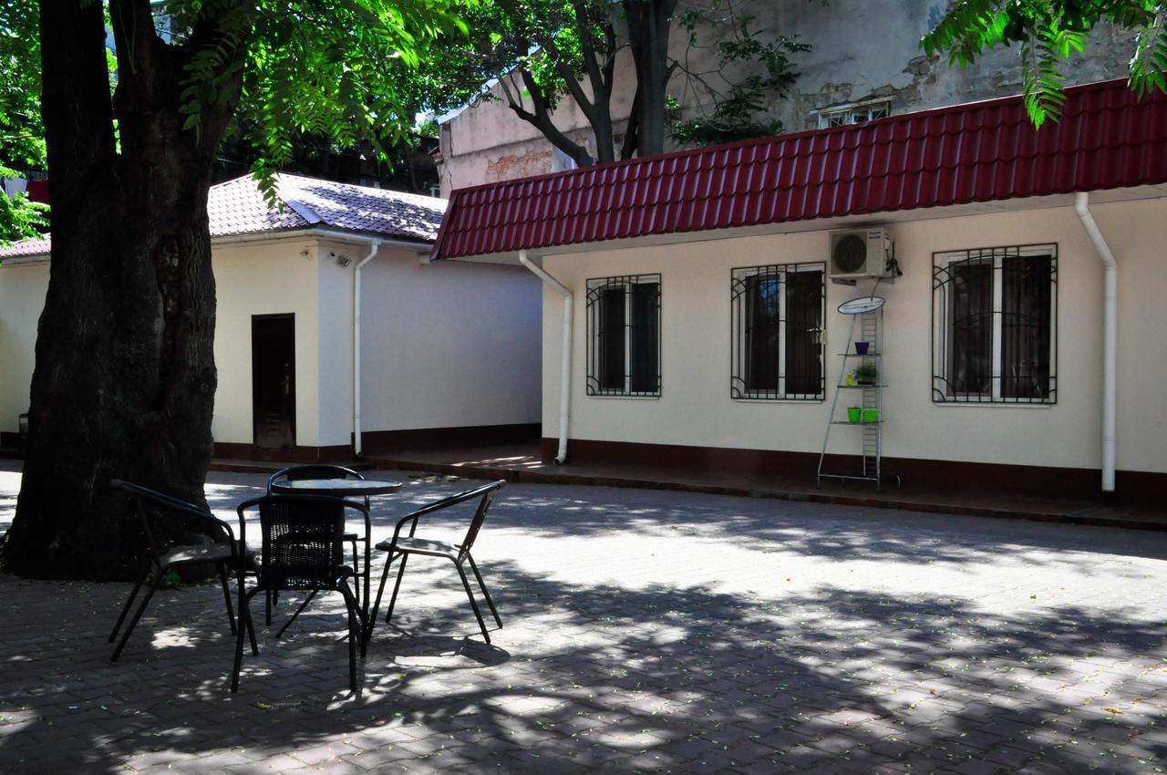 Old Courtyard Hostel Odessa Exterior foto