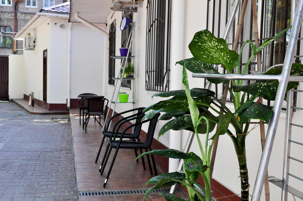 Old Courtyard Hostel Odessa Exterior foto